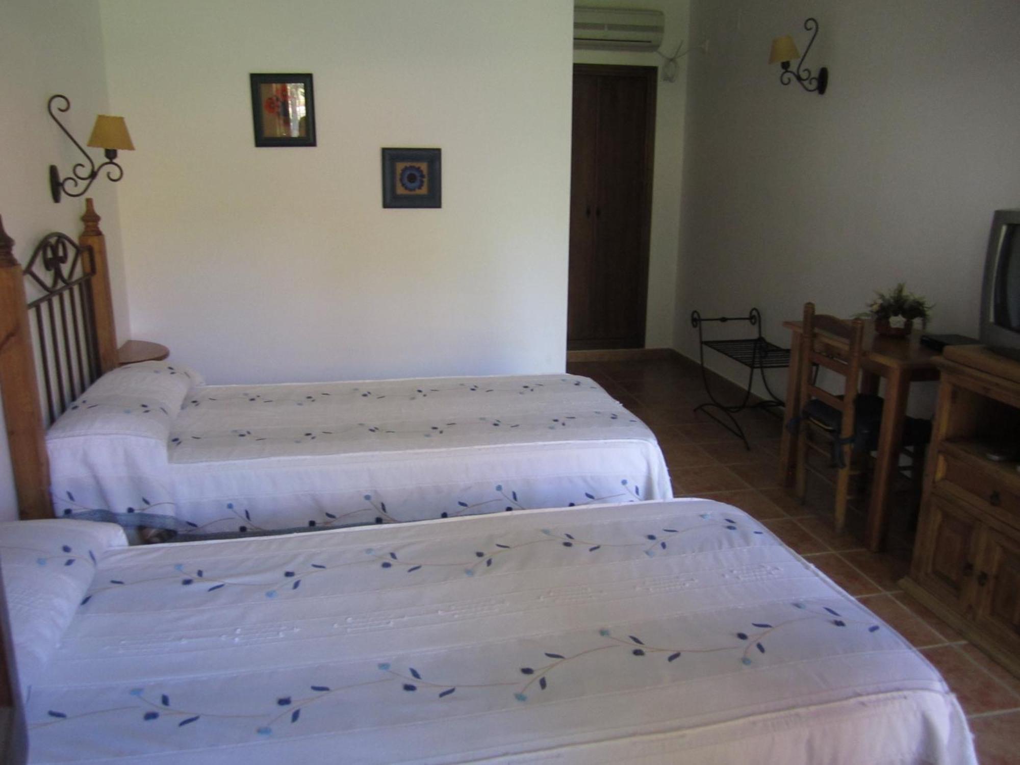Posada El Camino Almonaster อัลโมนาสแตร์ ลา เรอัล ภายนอก รูปภาพ